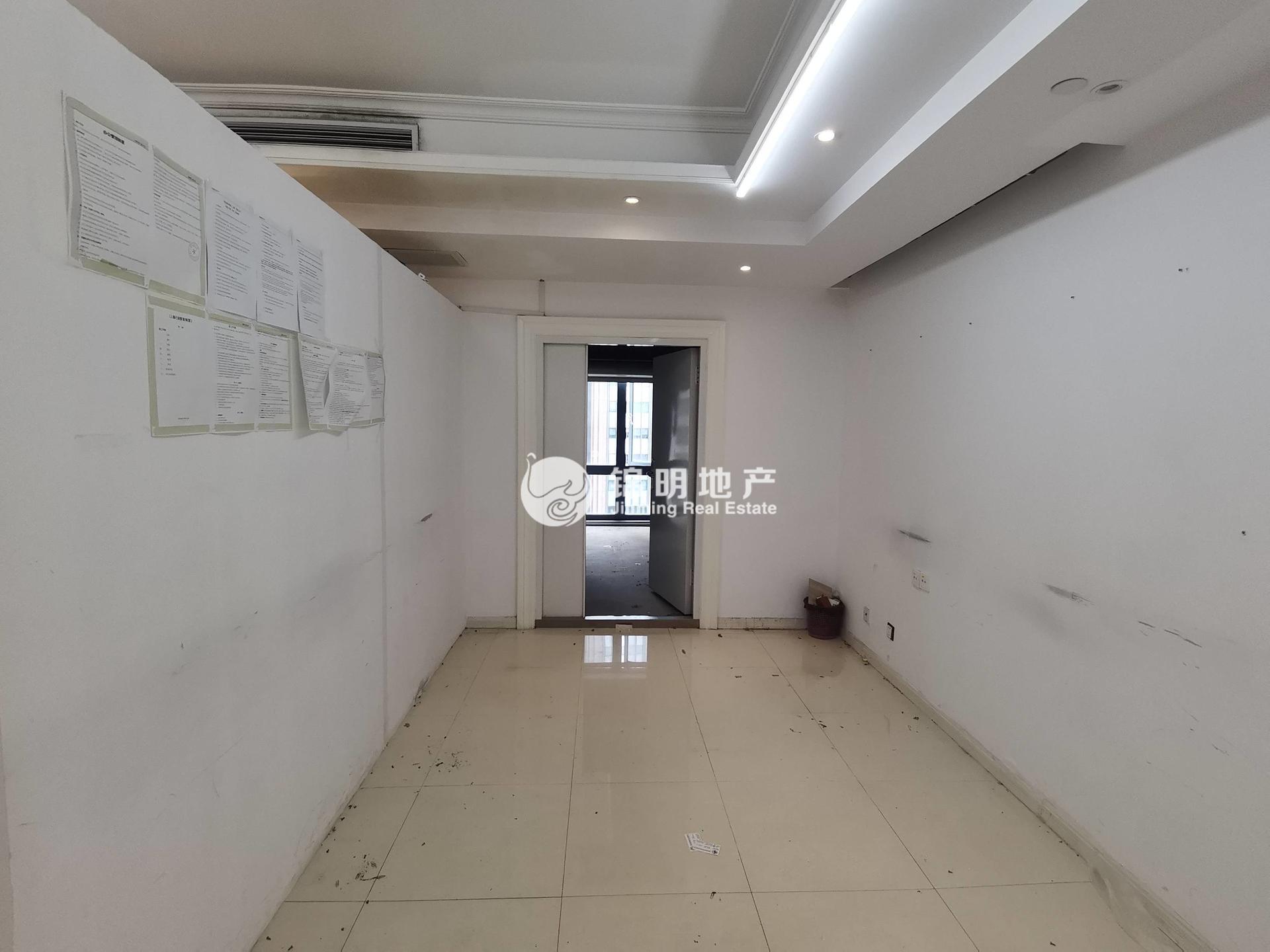 长风国盛中心111平米写字楼出租